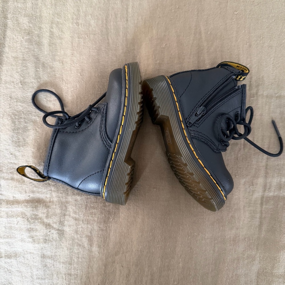 Dr. Martens Infant/Toddler/Little Kid Classic Black Boots